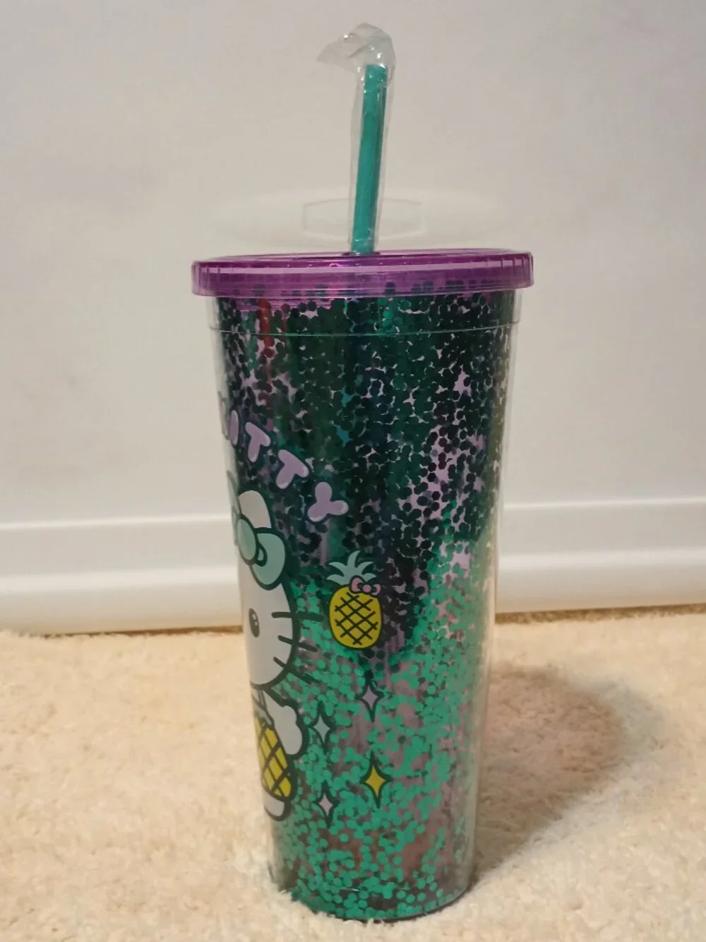 NWT ~ Sanrio Hello Kitty 32 Oz. Confetti Travel Tumbler with Secure Lid & Straw